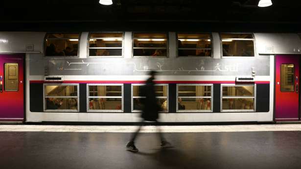 RER C தொடருந்து மோதி பெண் பலி!